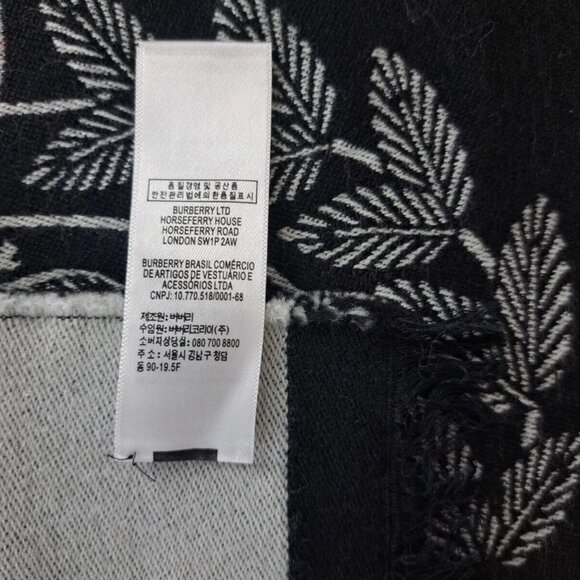 BURBERRY London Horseferry House Monogram Two Tone Knit Wool Black/White SCARF - Picture 9 of 11